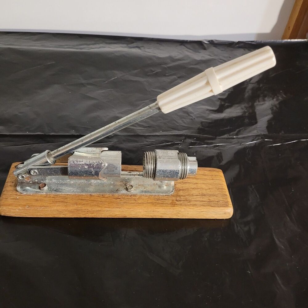 Vintage Reeds Rocket Nut Cracker Nutcracker Model 816 Made in USA